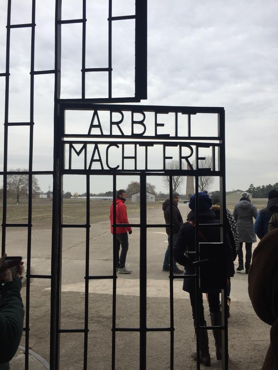 arbeit macht frei gate